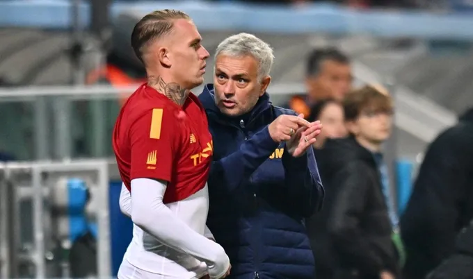 Mourinho nổi giận với cầu thủ Roma sau trận hòa - Bóng Đá