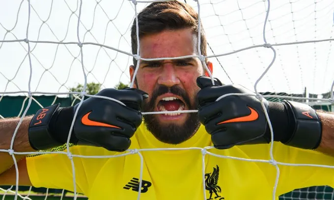 Chùm ảnh: Alisson ra mắt Liverpool - Bóng Đá