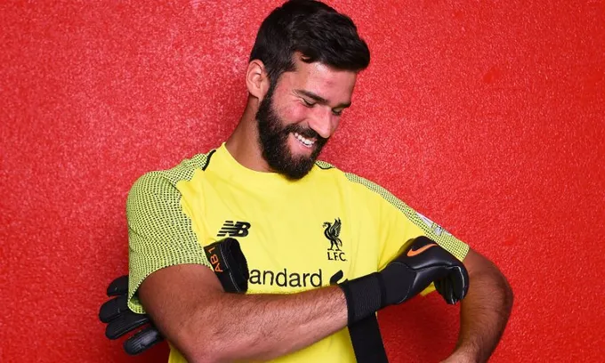 Chùm ảnh: Alisson ra mắt Liverpool - Bóng Đá