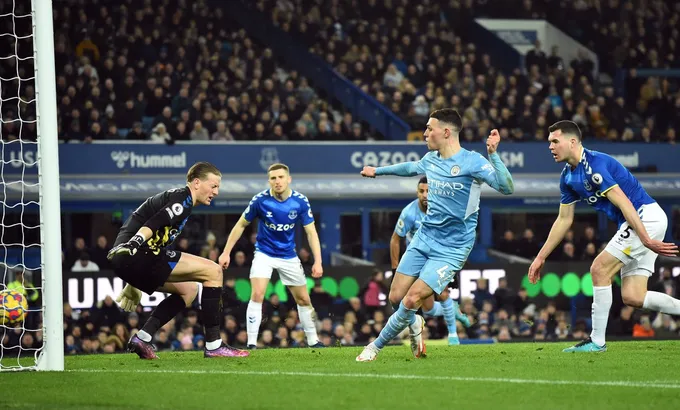 VAR gây tranh cãi ở trận thắng của Man City - Bóng Đá