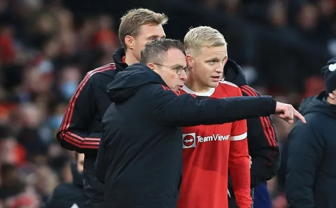 Ralf Rangnick addresses Donny van de Beek’s future - Bóng Đá