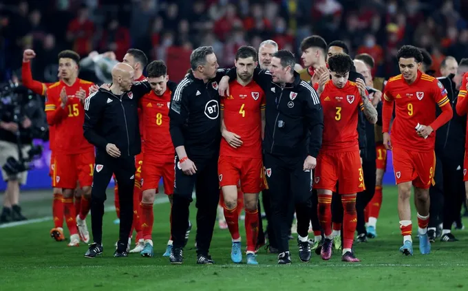 Bale lập cú đúp đưa xứ Wales vào chung kết play-off World Cup - Bóng Đá