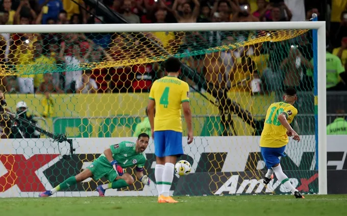 Coutinho ghi bàn giúp Brazil thắng Chile 4-0 - Bóng Đá