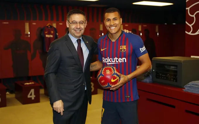 tân binh Barca ra mắt Camp Nou - Bóng Đá