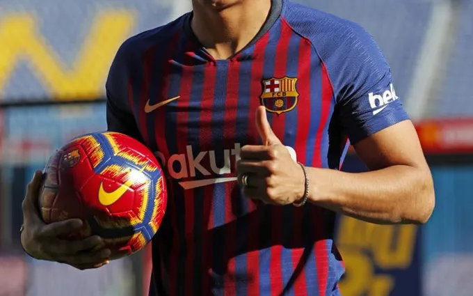 tân binh Barca ra mắt Camp Nou - Bóng Đá