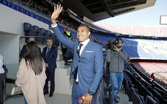 tân binh Barca ra mắt Camp Nou - Bóng Đá