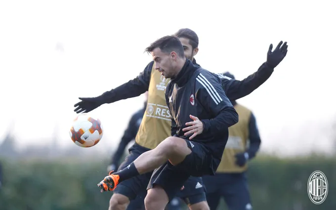 Tập luyện dưới ánh hoàng hôn, Milan hướng đến vòng 16 đội Europa League - Bóng Đá