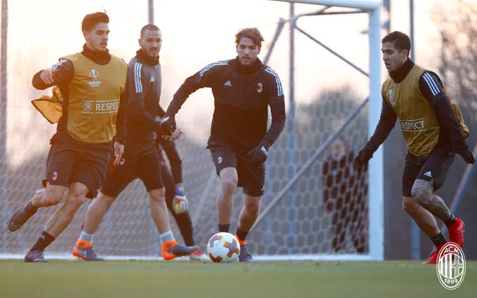 Tập luyện dưới ánh hoàng hôn, Milan hướng đến vòng 16 đội Europa League - Bóng Đá