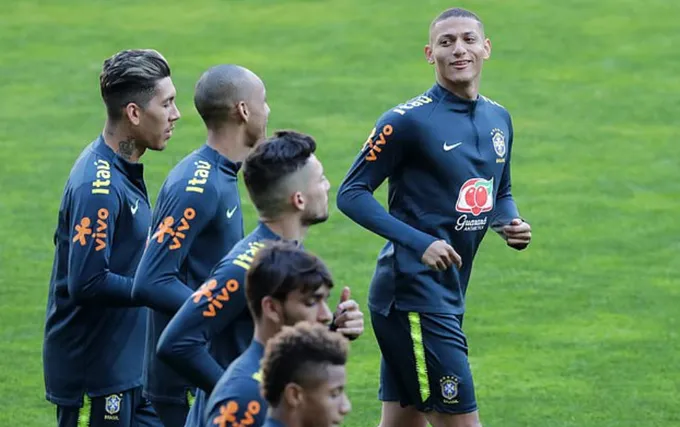 Cả gan cạnh tranh cùng Liverpool, Ederson bị Coutinho dằn mặt tại Brazil - Bóng Đá