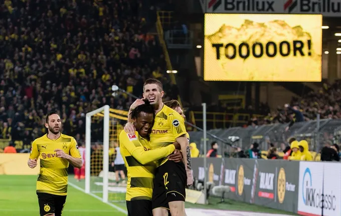 Batshuayi lập cú đúp, Dortmund 'nghẹt thở' giành thắng lợi phút bù giờ - Bóng Đá