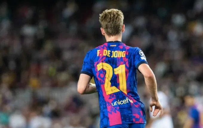 Gia nhập Man Utd, De Jong lập tức có số áo trong mơ - Bóng Đá