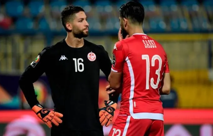 Watch Tunisia keeper ‘do a Kepa’ by refusing to be subbed during AFCON 2019 win over Ghana - Bóng Đá