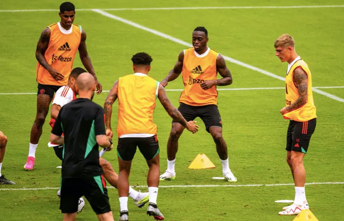 Onana bất ngờ thân thiết với viện binh ở buổi tập của Man Utd - Bóng Đá