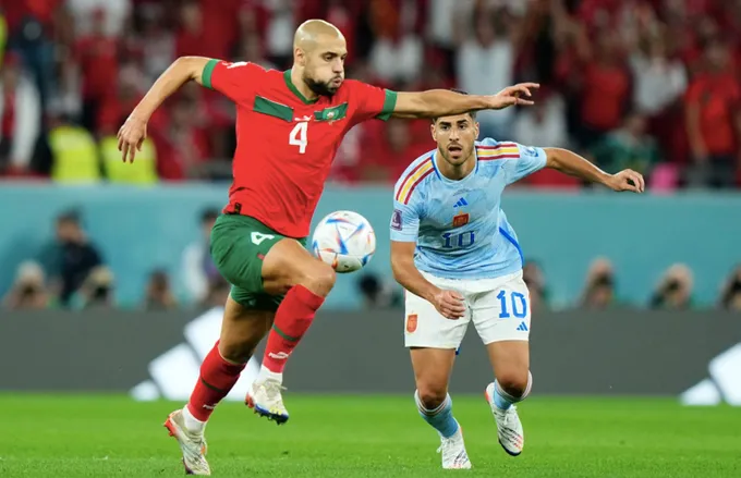 Liverpool want Sofyan Amrabat and his agent has told Fabrizio Romano that he is receiving a lot of calls for the Fiorentina midfielder. - Bóng Đá