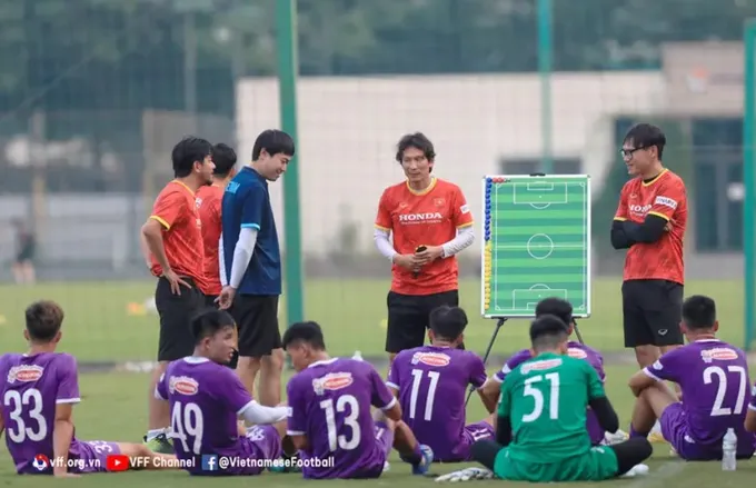 Tuyển Việt Nam: Ông Gong quyết chơi tấn công, thầy Park khó ngồi yên... - Bóng Đá