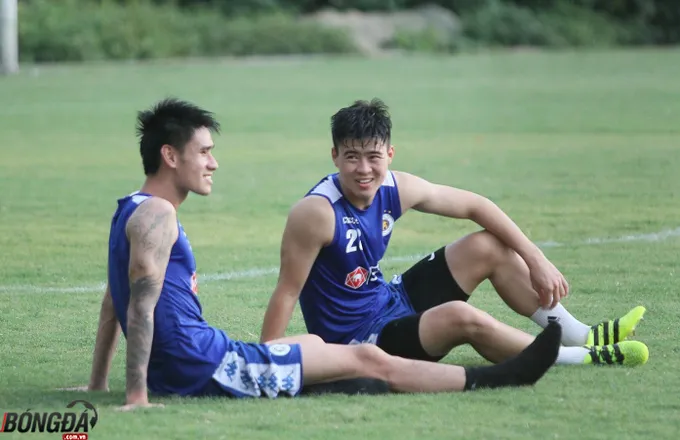 Tân binh của Hà Nội FC thư thái trong buổi tập trước trận đấu với Nam Định - Bóng Đá