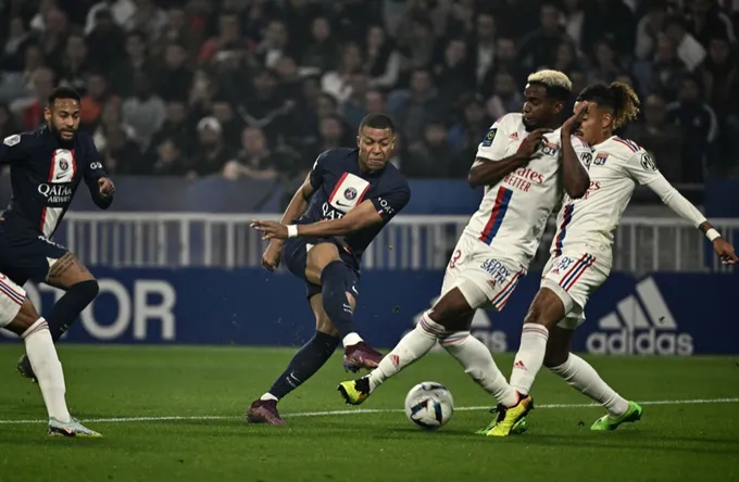 Mbappe nên học Haaland về sự khiêm tốn - Bóng Đá