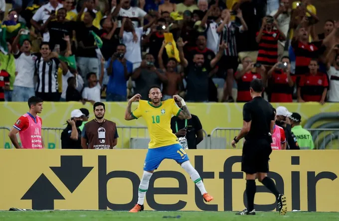 Coutinho ghi bàn giúp Brazil thắng Chile 4-0 - Bóng Đá