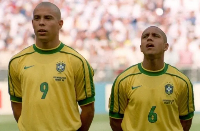 Roberto Carlos và khoảnh khắc cứu mạng Ronaldo 'béo' - Bóng Đá