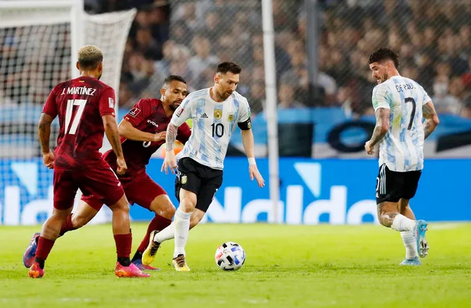 Messi giúp Argentina thắng Venezuela 3-0 - Bóng Đá