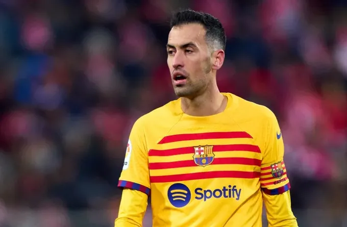 Busquets có câu trả lời về việc hội ngộ Ronaldo - Bóng Đá