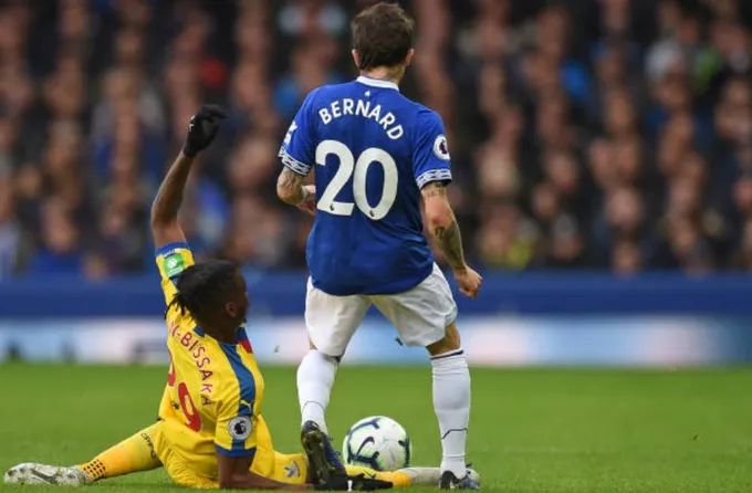 Wan Bissaka tắc bóng qua 10 vòng NHA - Bóng Đá