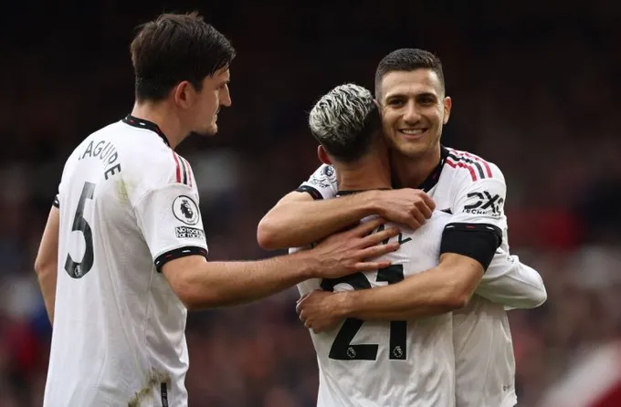 'Cậu ấy phải rời Man Utd và tìm một CLB khác' - Bóng Đá