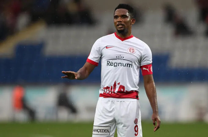 36 tuổi, Samuel Eto'o vẫn được chào đón như 'Vua' - Bóng Đá