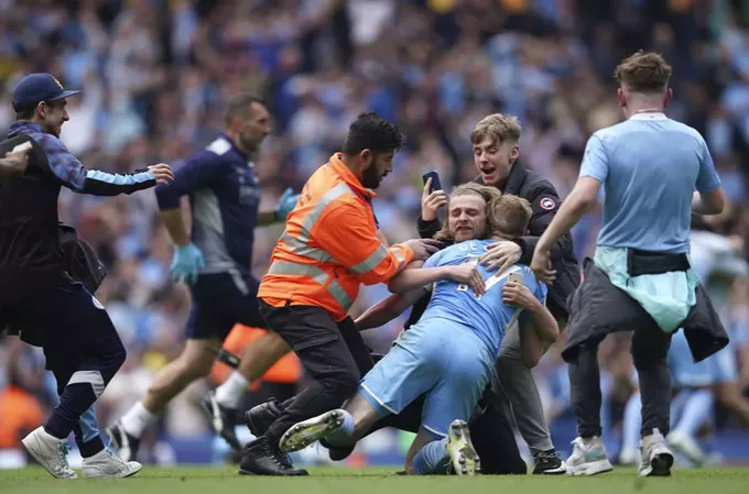 Man City vô địch Premier League: Pep Guardiola viết trang sử mới - Bóng Đá