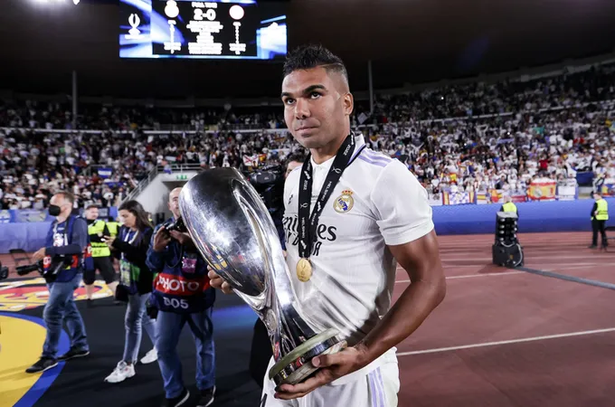 Casemiro sắp về MU: Thận trọng từ bài học Varane - Bóng Đá