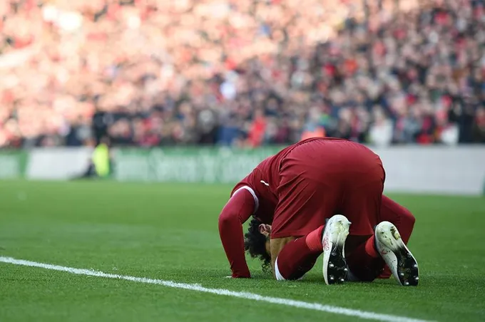 Salah rạng rỡ nhận giải Vua phá lưới - Bóng Đá