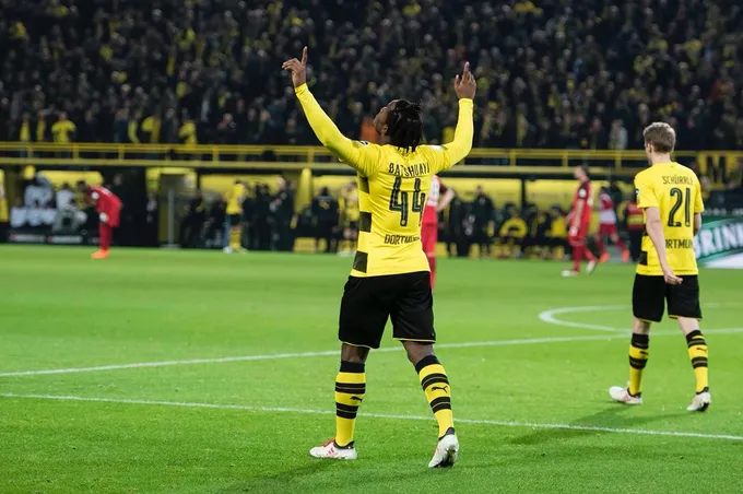 Batshuayi lập cú đúp, Dortmund 'nghẹt thở' giành thắng lợi phút bù giờ - Bóng Đá