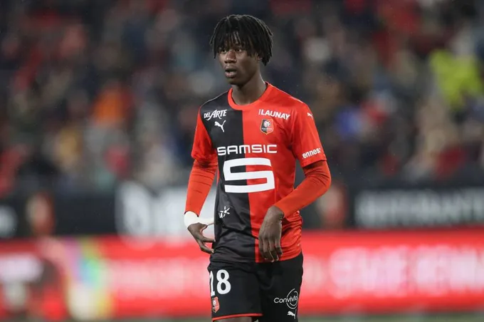 Eduardo Camavinga could be in line for a new contract, according to Goal.com, which will see the midfielder stay at Rennes for another season - Bóng Đá