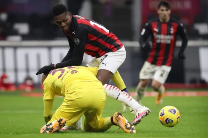 Rafael Leao bị phạm lỗi trong vòng cấm, Milan mất penalty, thủ môn nhận thẻ đỏ - Bóng Đá