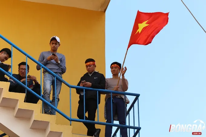 - Bóng Đá