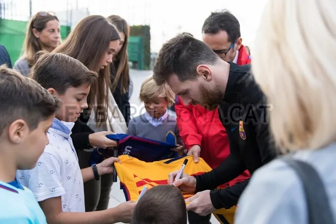 Leo Messi giành giải thưởng tưởng nhớ Aldo Rovira  - Bóng Đá