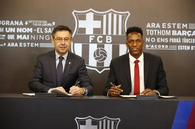 Yerry Mina đến phòng truyền thống của Barca - Bóng Đá