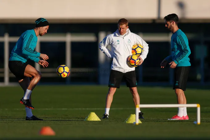 Real Madrid tập luyện - Bóng Đá