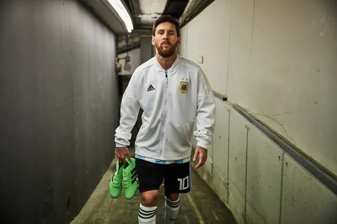 Messi ra mắt mẫu giày World Cup - Bóng Đá