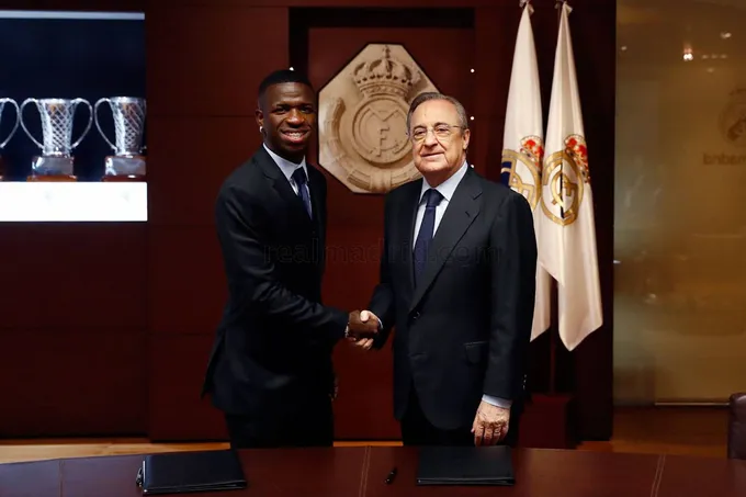 chùm ảnh vinicius jr ra mắt real - Bóng Đá