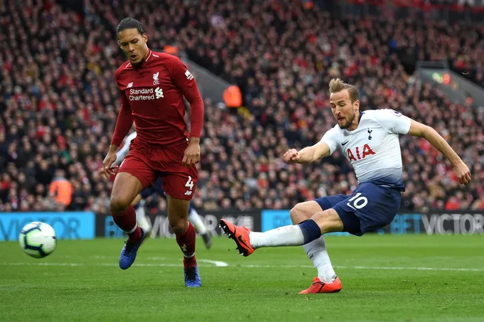 Đáng 'đồng tiền bát gạo', Van Dijk cứu Liverpool với pha phòng ngự đỉnh cao - Bóng Đá