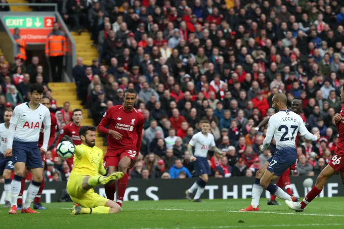 Đáng 'đồng tiền bát gạo', Van Dijk cứu Liverpool với pha phòng ngự đỉnh cao - Bóng Đá