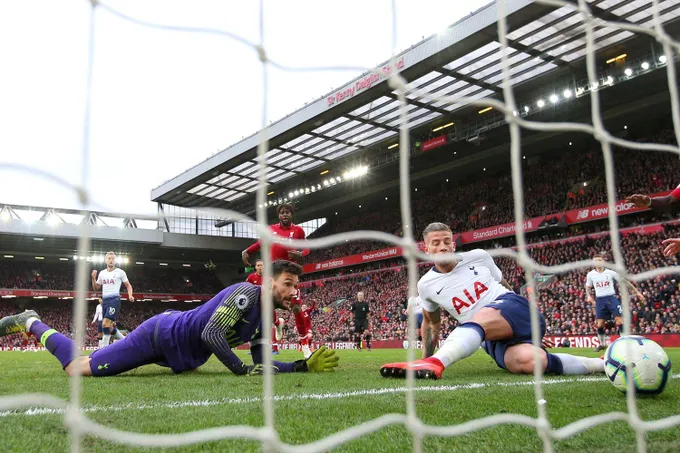Đáng 'đồng tiền bát gạo', Van Dijk cứu Liverpool với pha phòng ngự đỉnh cao - Bóng Đá