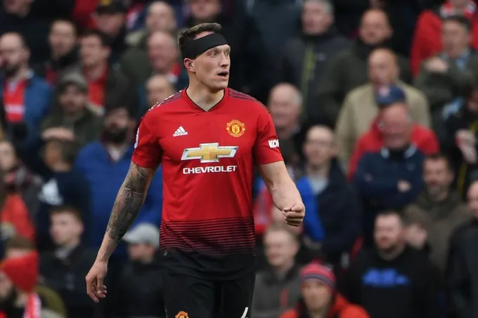 Phil Jones 'đổ máu' là điều cần thiết với Man Utd thời điểm này - Bóng Đá