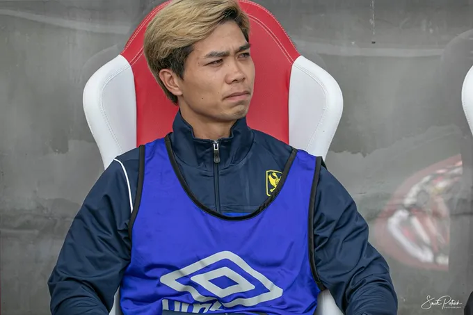 Công Phượng ngồi ngoài, nhìn các đồng đội bất lực trước Antwerp - Bóng Đá