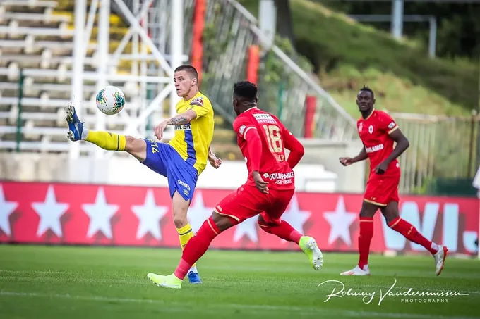 Công Phượng ngồi ngoài, nhìn các đồng đội bất lực trước Antwerp - Bóng Đá