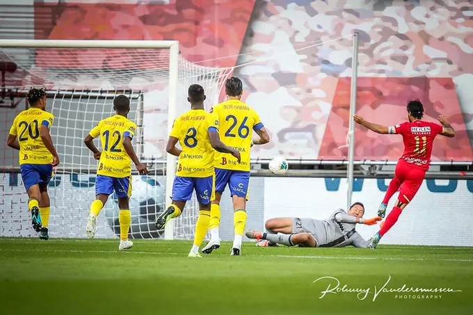 Công Phượng ngồi ngoài, nhìn các đồng đội bất lực trước Antwerp - Bóng Đá
