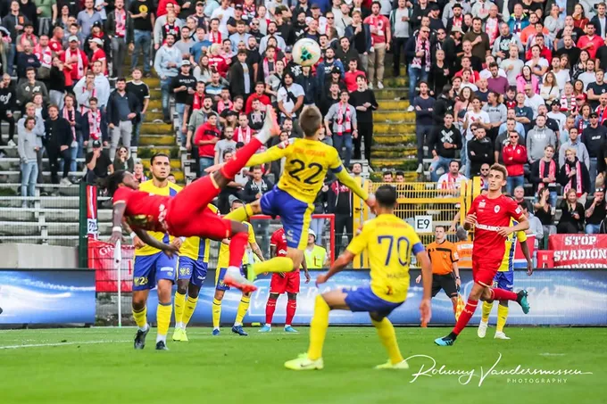 Công Phượng ngồi ngoài, nhìn các đồng đội bất lực trước Antwerp - Bóng Đá