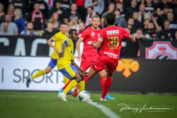 Công Phượng ngồi ngoài, nhìn các đồng đội bất lực trước Antwerp - Bóng Đá