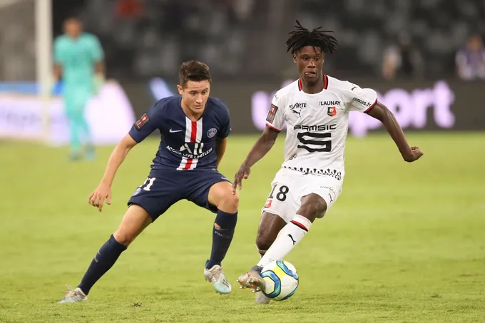 Eduardo Camavinga could be in line for a new contract, according to Goal.com, which will see the midfielder stay at Rennes for another season - Bóng Đá